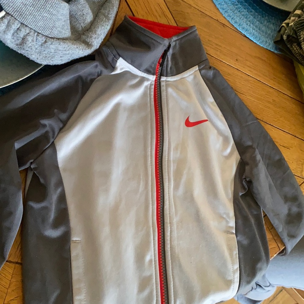 nike sweat shirt